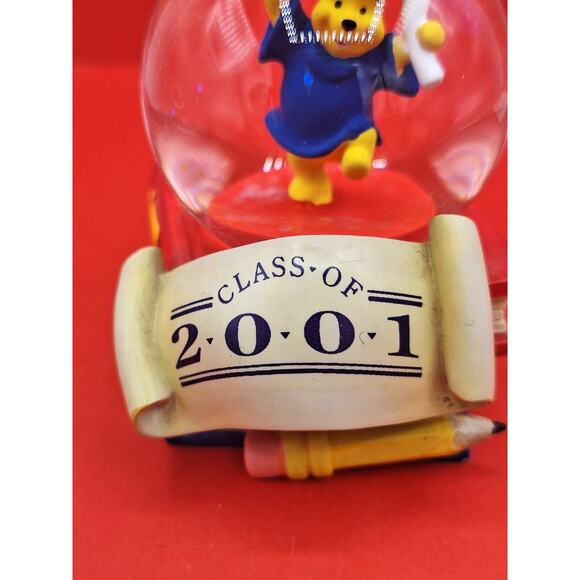 Disney's Winnie The Pooh Class Of 2001 Snow Globe Bought From The Disney Store - Picture 3 of 8